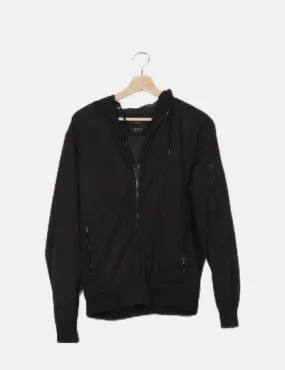 Bershka Chaqueta negra impermeable