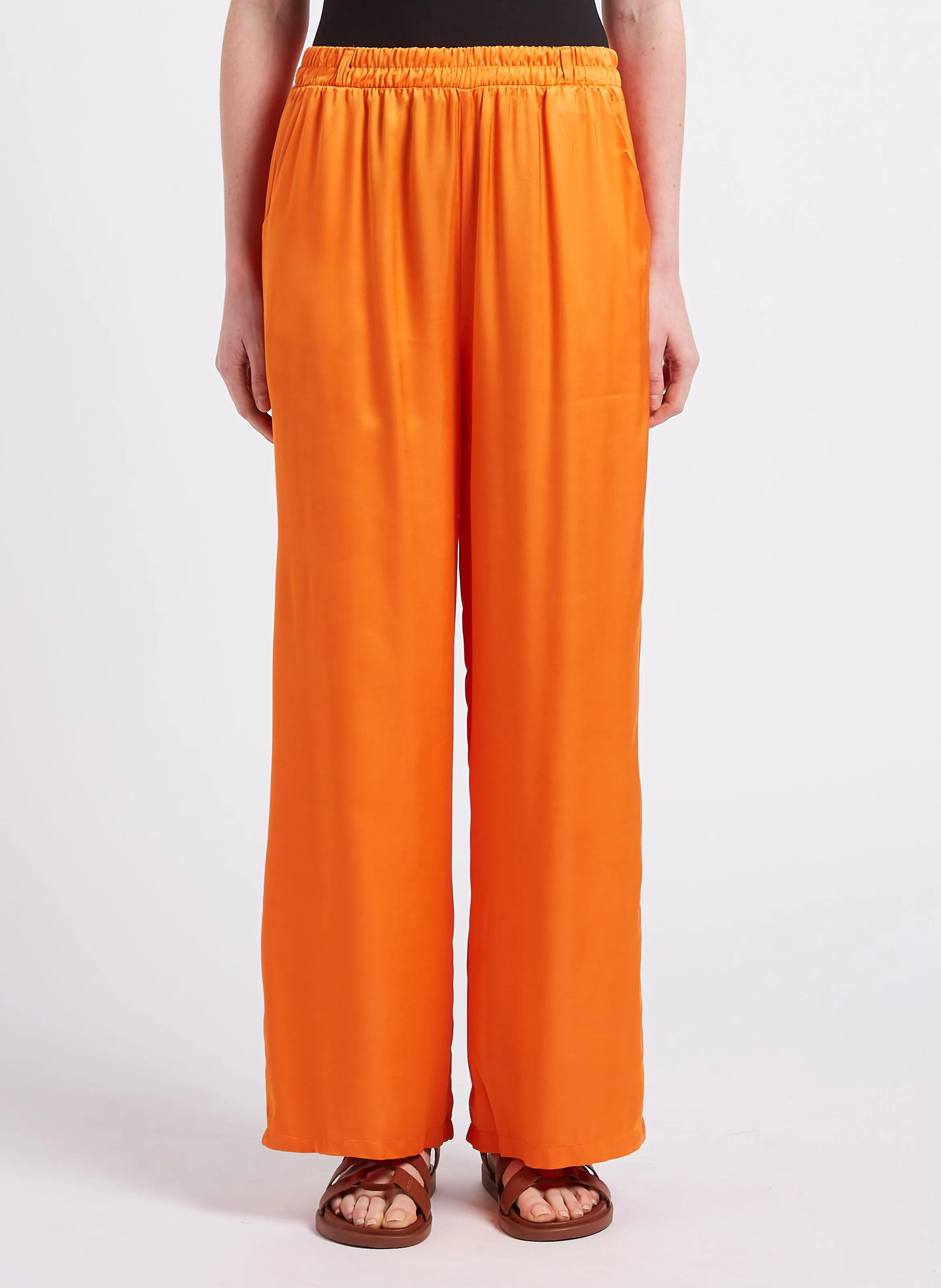 PAROCKY - Pantalón ancho satinado en naranja